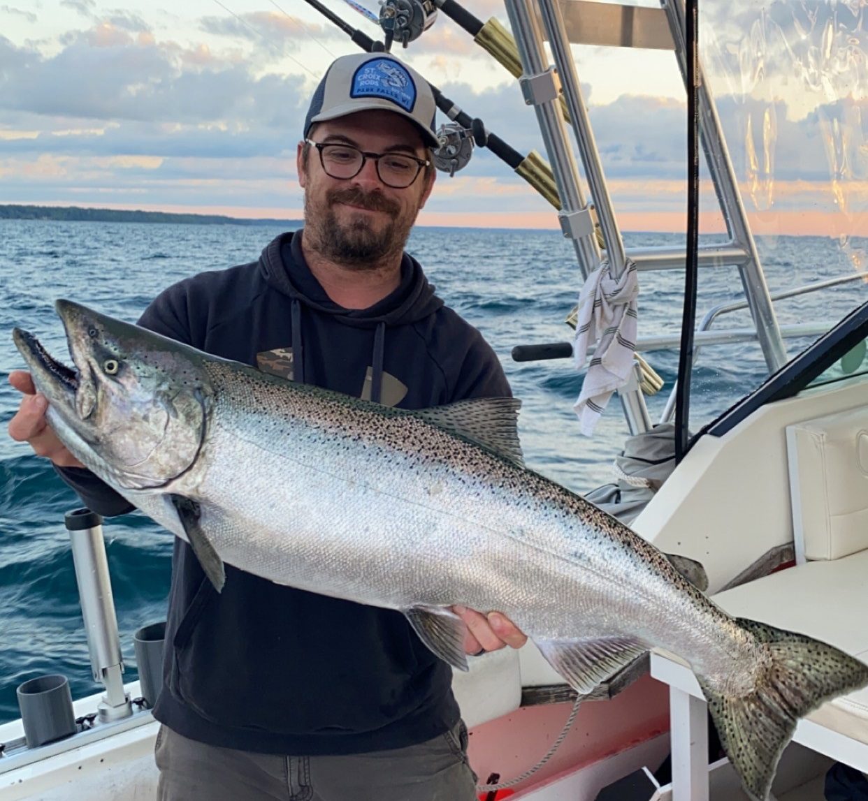 //milwaukeesunrisecharters.com/wp-content/uploads/2024/05/King_Salmon_Fish.jpg